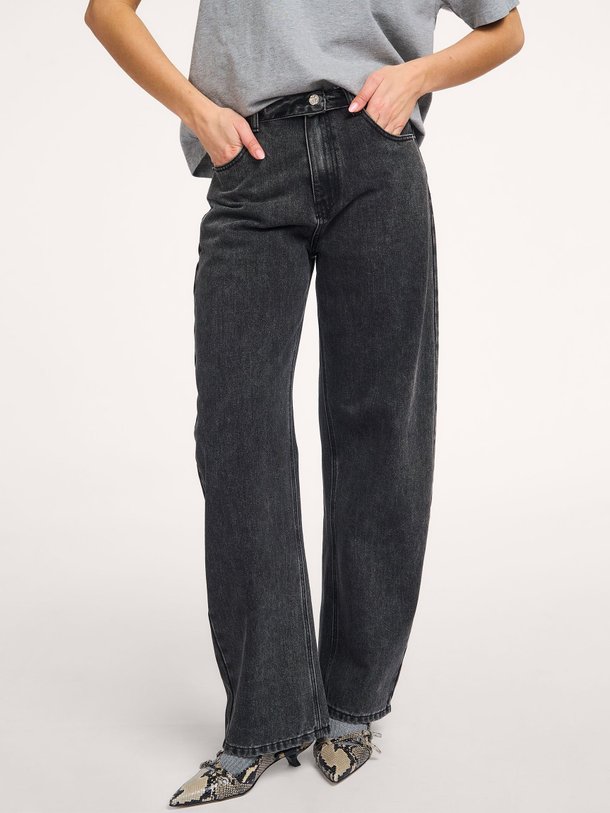 Ontdek de High waist barrel fit jeans van Haute L'Amitié in de kleur Zwart bij Orangebag. Op werkdagen voor 21:45 besteld, morgen in huis.