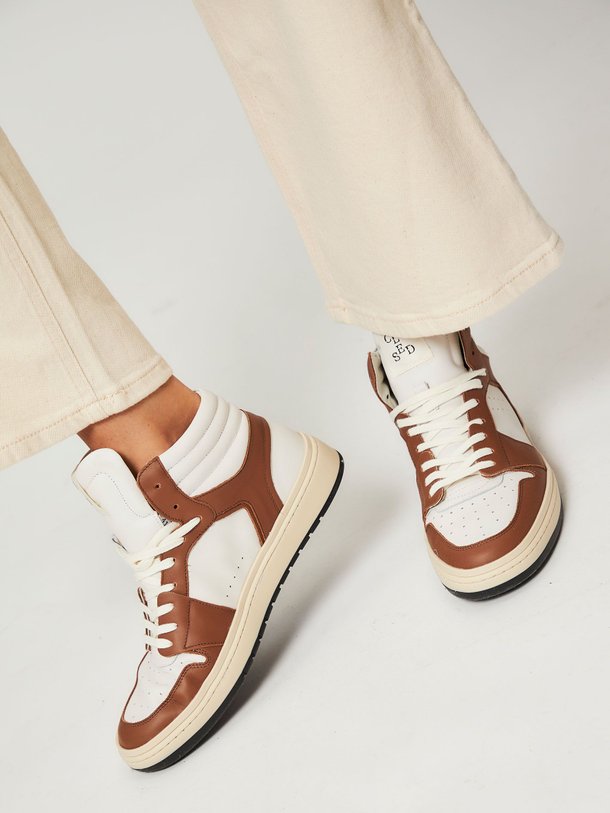 Ontdek de Lederen hoge sneakers van Closed in de kleur bruin bij Orangebag. Op werkdagen voor 21:45 besteld, morgen in huis.