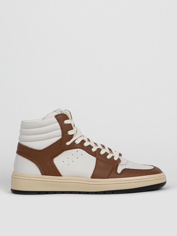 Ontdek de Lederen hoge sneakers van Closed in de kleur bruin bij Orangebag. Op werkdagen voor 21:45 besteld, morgen in huis.