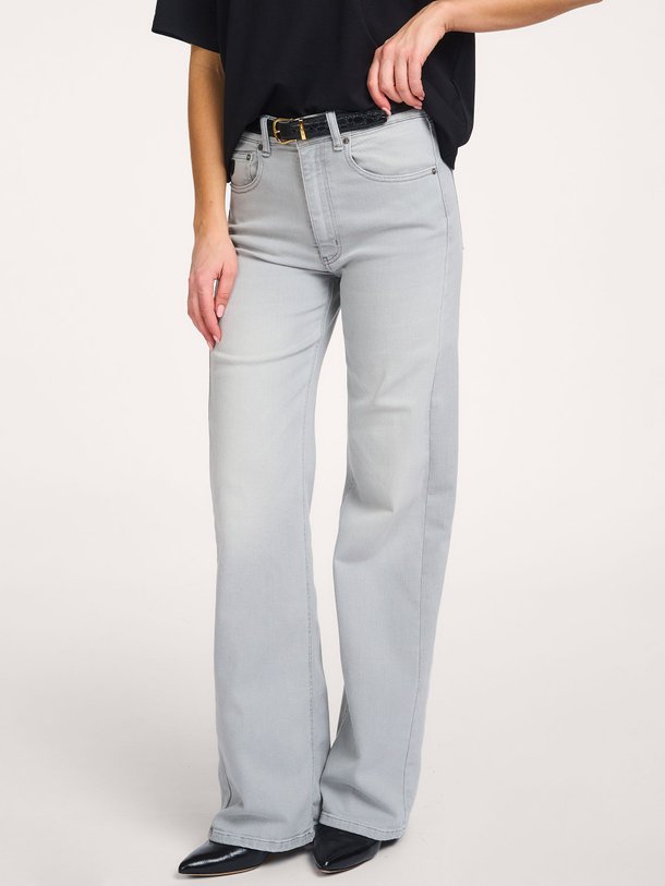 Ontdek de Rosa high waist flared fit stretch jeans van Lois in de kleur Grijs bij Orangebag. Op werkdagen voor 21:45 besteld, morgen in huis.