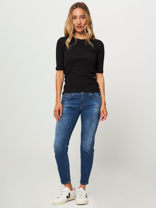 Ontdek de Baker mid waist slim fit jeans van Closed in de kleur donkerblauw bij Orangebag. Op werkdagen voor 21:45 besteld, morgen in huis.