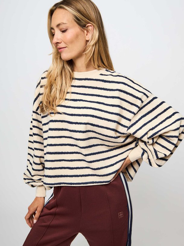 Ontdek de Franco katoenen sweater met gestreept dessin van Bellerose in de kleur zand bij Orangebag. Op werkdagen voor 21:45 besteld, morgen in huis.