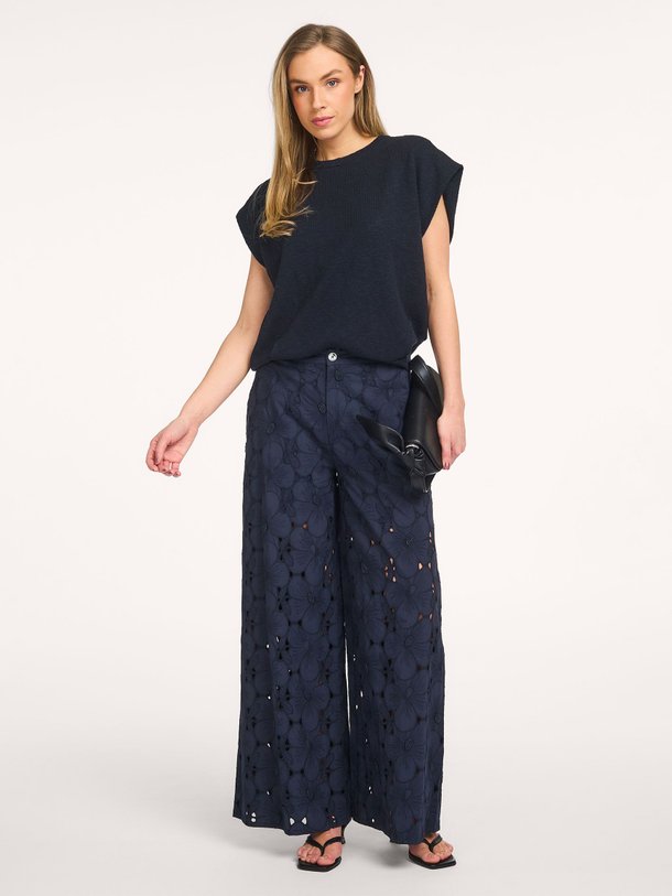 Ontdek de Iarno katoenen broek van Ruby Tuesday in de kleur Donkerblauw bij Orangebag. Op werkdagen voor 21:45 besteld, morgen in huis.