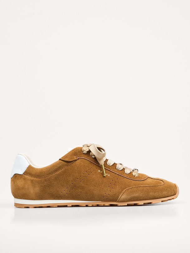 Ontdek de Billy Lou suède sneakers van Nubikk in de kleur Cognac bij Orangebag. Op werkdagen voor 21:45 besteld, morgen in huis.