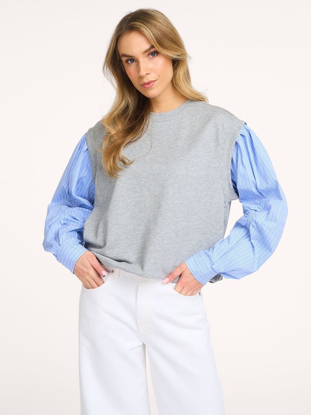 Ontdek de Sabina katoenmix blouse sweater van Co'Couture in de kleur Grijs bij Orangebag. Op werkdagen voor 21:45 besteld, morgen in huis.