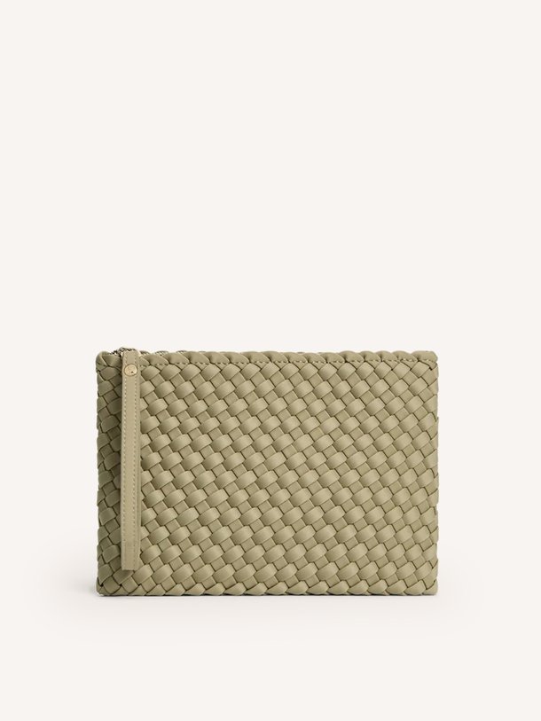 Ontdek de Gevlochten clutch van Marrea in de kleur Taupe bij Orangebag. Op werkdagen voor 21:45 besteld, morgen in huis.