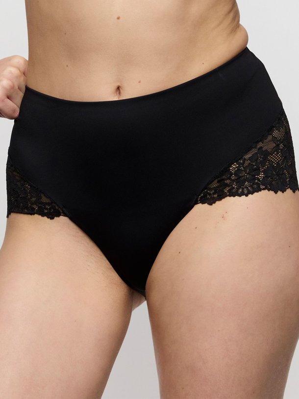 Ontdek de Soft Studio high waist slip met kant van Marie Jo in de kleur Zwart bij Orangebag. Op werkdagen voor 21:45 besteld, morgen in huis.