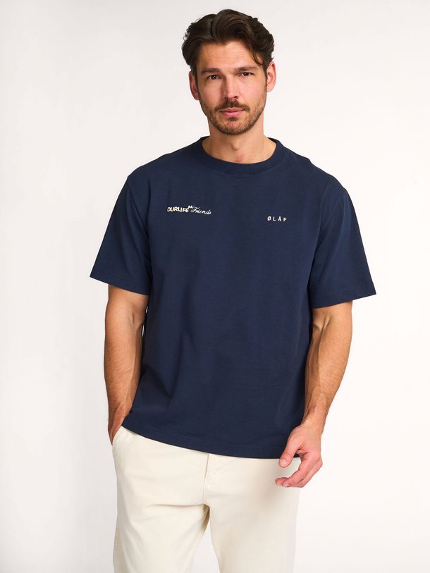 Ontdek de Organic cotton oversized logo T-shirt van OLAF in de kleur Donkerblauw bij Orangebag. Op werkdagen voor 21:45 besteld, morgen in huis.