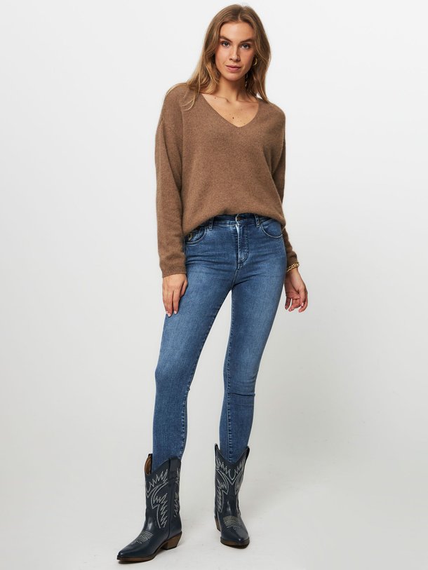 Ontdek de Celia high waist skinny jeans van Lois in de kleur blauw bij Orangebag. Op werkdagen voor 21:45 besteld, morgen in huis.