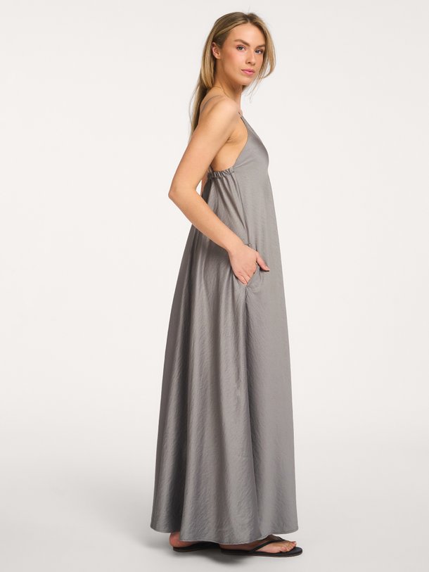 Ruby Tuesday Caeley Spagetthi Strap Flaired Maxi Dress Ontdek de CAELEY spagetthi strap flaired maxi dress van Ruby Tuesday bij Orangebag. Op werkdagen voor 21:45 besteld, morgen in huis.