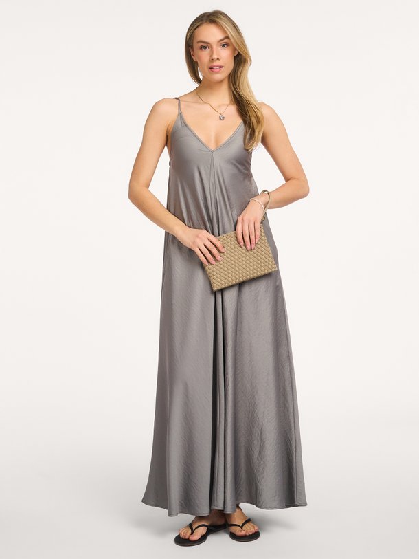 Ruby Tuesday Caeley Spagetthi Strap Flaired Maxi Dress Ontdek de CAELEY spagetthi strap flaired maxi dress van Ruby Tuesday bij Orangebag. Op werkdagen voor 21:45 besteld, morgen in huis.