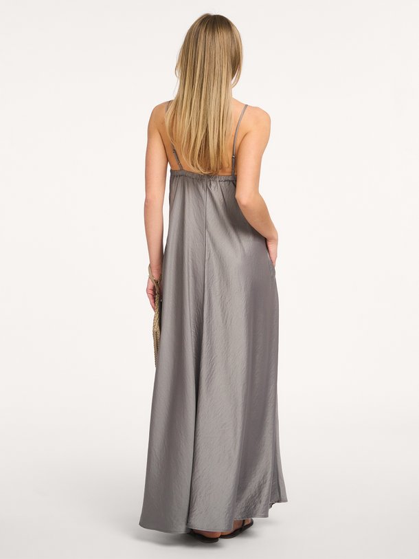 Ruby Tuesday Caeley Spagetthi Strap Flaired Maxi Dress Ontdek de CAELEY spagetthi strap flaired maxi dress van Ruby Tuesday bij Orangebag. Op werkdagen voor 21:45 besteld, morgen in huis.