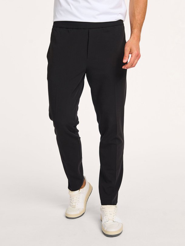 Ontdek de Smithy viscosemix broek van Samsoe Samsoe in de kleur zwart bij Orangebag. Op werkdagen voor 21:45 besteld, morgen in huis.