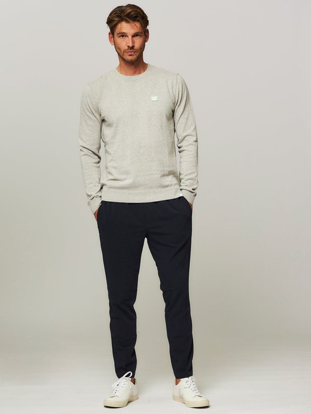 Ontdek de Smithy viscosemix broek van Samsoe Samsoe in de kleur donkerblauw bij Orangebag. Op werkdagen voor 21:45 besteld, morgen in huis.