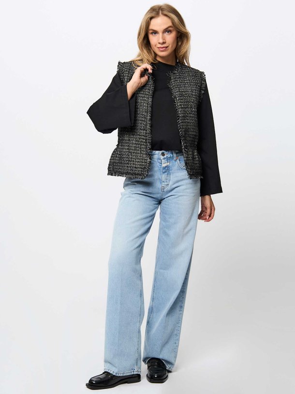 Ontdek de Camron wolmix gilet met lurex van Ruby Tuesday in de kleur zwart bij Orangebag. Op werkdagen voor 21:45 besteld, morgen in huis.