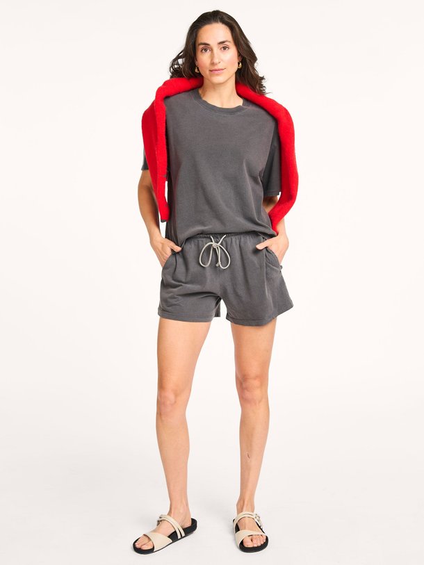 Ontdek de Cassie katoenen short van Xirena in de kleur antraciet bij Orangebag. Op werkdagen voor 21:45 besteld, morgen in huis.