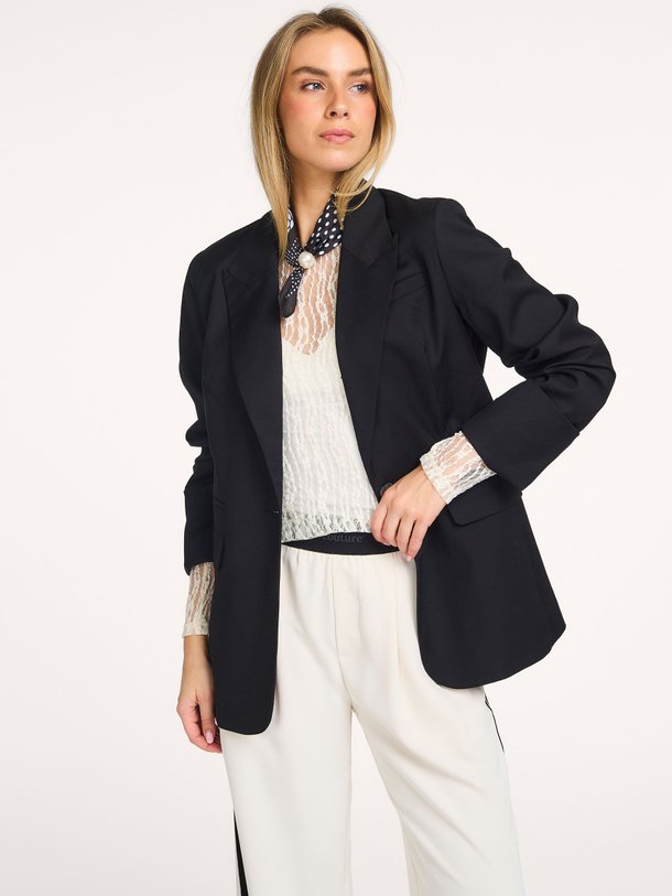 Ontdek de Matty viscosemix blazer van Co'Couture in de kleur Zwart bij Orangebag. Op werkdagen voor 21:45 besteld, morgen in huis.