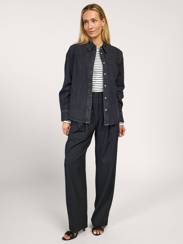 Ontdek de Saluzy viscosemix pantalon van Samsoe Samsoe in de kleur zwart bij Orangebag. Op werkdagen voor 21:45 besteld, morgen in huis.