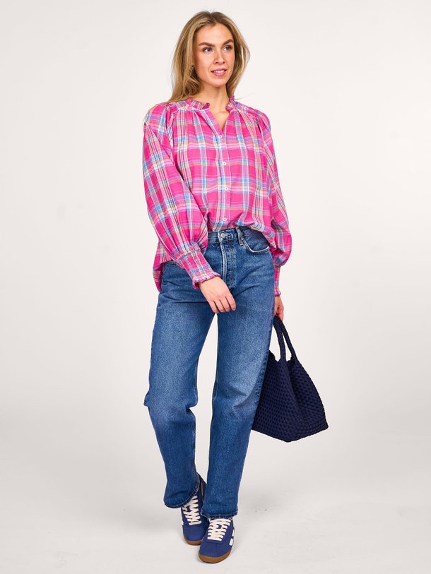 Ontdek de Cassis katoenen geruite blouse van Bellerose in de kleur roze bij Orangebag. Op werkdagen voor 21:45 besteld, morgen in huis.