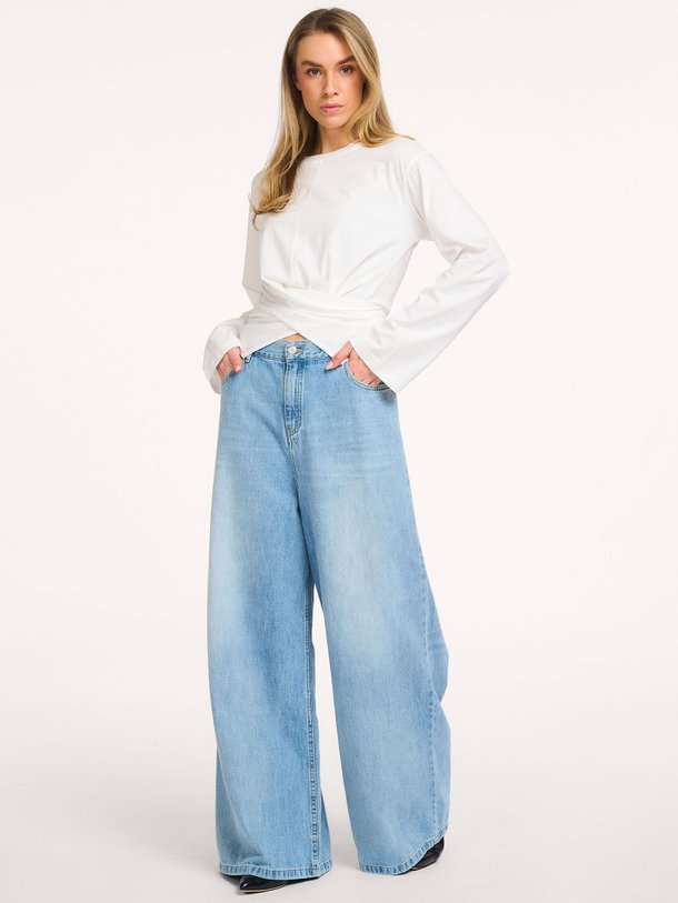 Ontdek de Paloma high waist wide leg non-stretch jeans van Lois in de kleur Blauw bij Orangebag. Op werkdagen voor 21:45 besteld, morgen in huis.