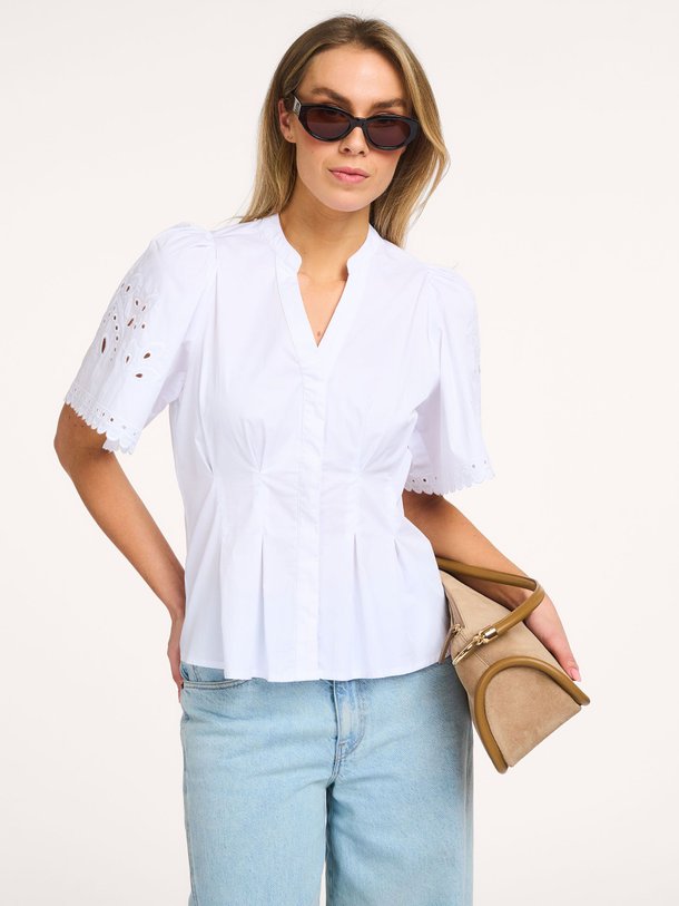 Ontdek de Poppy katoenmix blouse van Co'Couture in de kleur Wit bij Orangebag. Op werkdagen voor 21:45 besteld, morgen in huis.