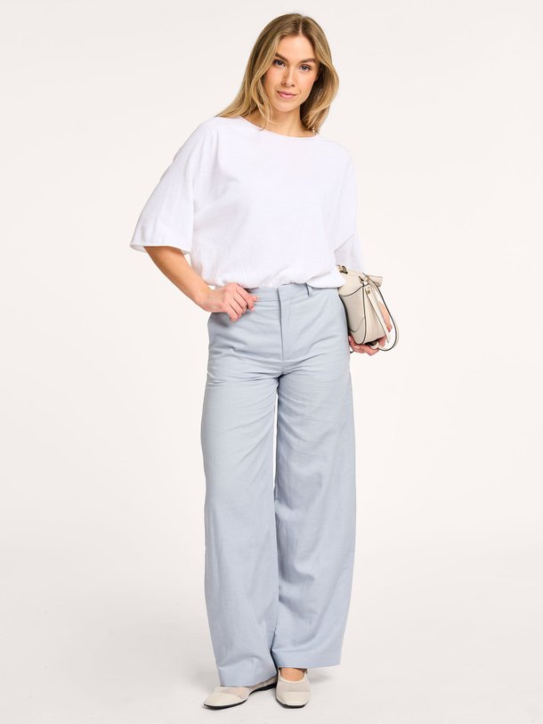 Ontdek de Desk lyocell mix pantalon van Drykorn in de kleur grijs bij Orangebag. Op werkdagen voor 21:45 besteld, morgen in huis.