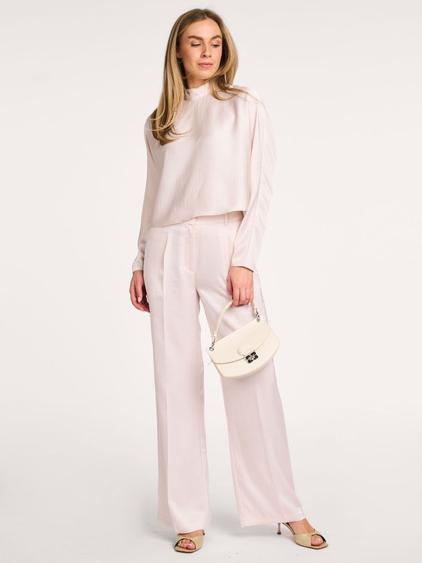 Ontdek de Jules geweven satijnen broek van Dante 6 in de kleur crème bij Orangebag. Op werkdagen voor 21:45 besteld, morgen in huis.