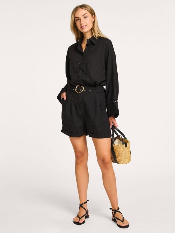 Ontdek de Zephyr viscose/linnenmix short van Iben in de kleur zwart bij Orangebag. Op werkdagen voor 21:45 besteld, morgen in huis.