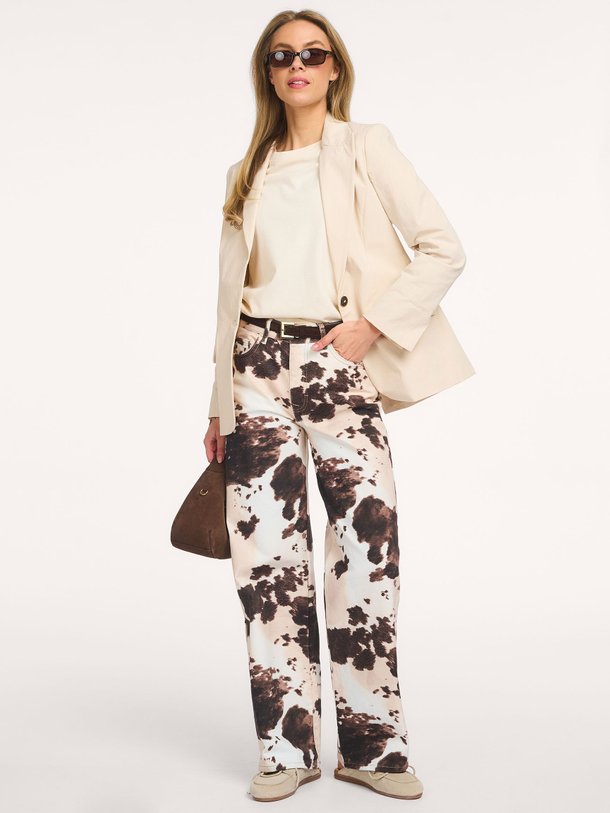 Ontdek de Mid waist straight fit jeans van Summum in de kleur Bruin bij Orangebag. Op werkdagen voor 21:45 besteld, morgen in huis.