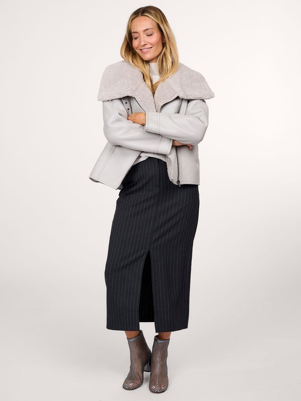 Ontdek de Geweven midi rok met krijtstreep van Yaya in de kleur antraciet bij Orangebag. Op werkdagen voor 21:45 besteld, morgen in huis.