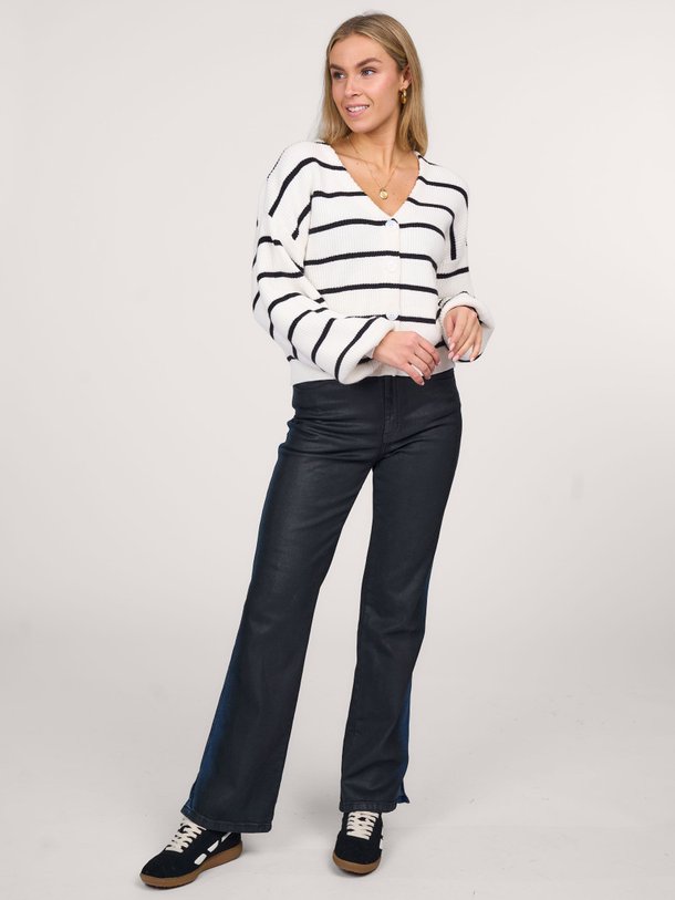 Ontdek de Timmie mid wiast straight fit jeans van Gestuz in de kleur zwart bij Orangebag. Op werkdagen voor 21:45 besteld, morgen in huis.