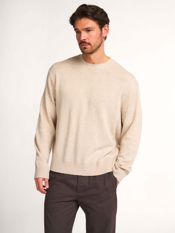 Ontdek de Wolmix trui van OLAF in de kleur Beige bij Orangebag. Op werkdagen voor 21:45 besteld, morgen in huis.