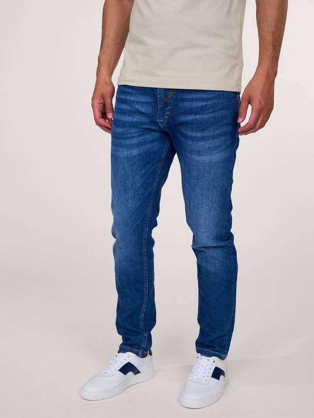Ontdek de West regular waist slim fit jeans van Drykorn in de kleur blauw bij Orangebag. Op werkdagen voor 21:45 besteld, morgen in huis.