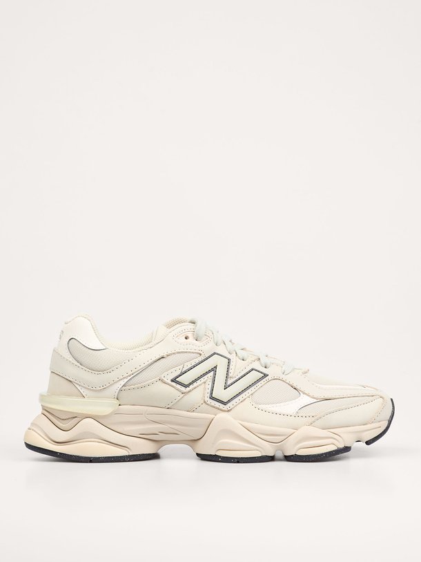 Ontdek de U9060 suède sneakers van New Balance in de kleur Beige bij Orangebag. Op werkdagen voor 21:45 besteld, morgen in huis.
