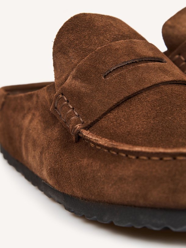 Ontdek de Naples suède instappers van Birkenstock in de kleur Donkerbruin bij Orangebag. Op werkdagen voor 21:45 besteld, morgen in huis.