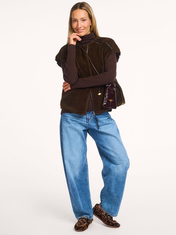 Ontdek de Mounty geweven teddy gilet van Sessun in de kleur Groen/bruin bij Orangebag. Op werkdagen voor 21:45 besteld, morgen in huis.