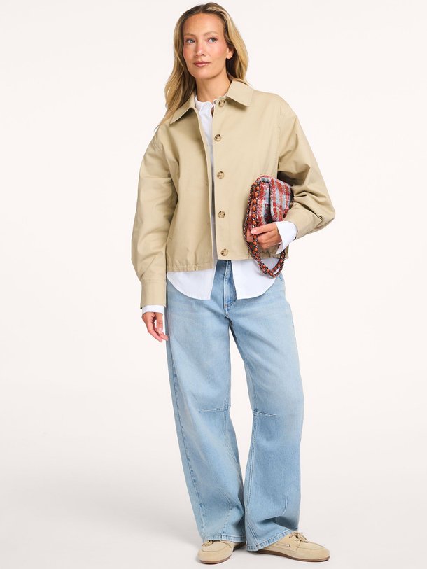 Ontdek de Uma katoenmix jas van Modstrom in de kleur Beige bij Orangebag. Op werkdagen voor 21:45 besteld, morgen in huis.