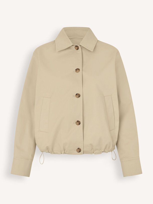 Ontdek de Uma katoenmix jas van Modstrom in de kleur Beige bij Orangebag. Op werkdagen voor 21:45 besteld, morgen in huis.