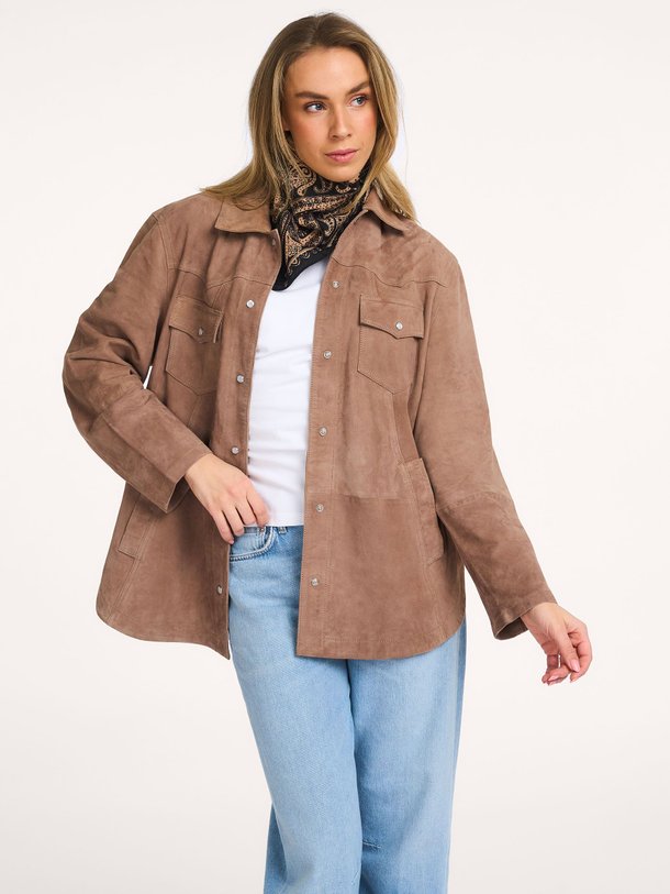 Ontdek de Georgia suède overshirt van Alter Ego in de kleur Camel bij Orangebag. Op werkdagen voor 21:45 besteld, morgen in huis.