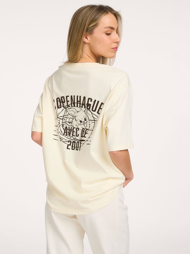 Ontdek de Mae katoenen oversized T-shirt van Sofie Schnoor in de kleur Crème bij Orangebag. Op werkdagen voor 21:45 besteld, morgen in huis.