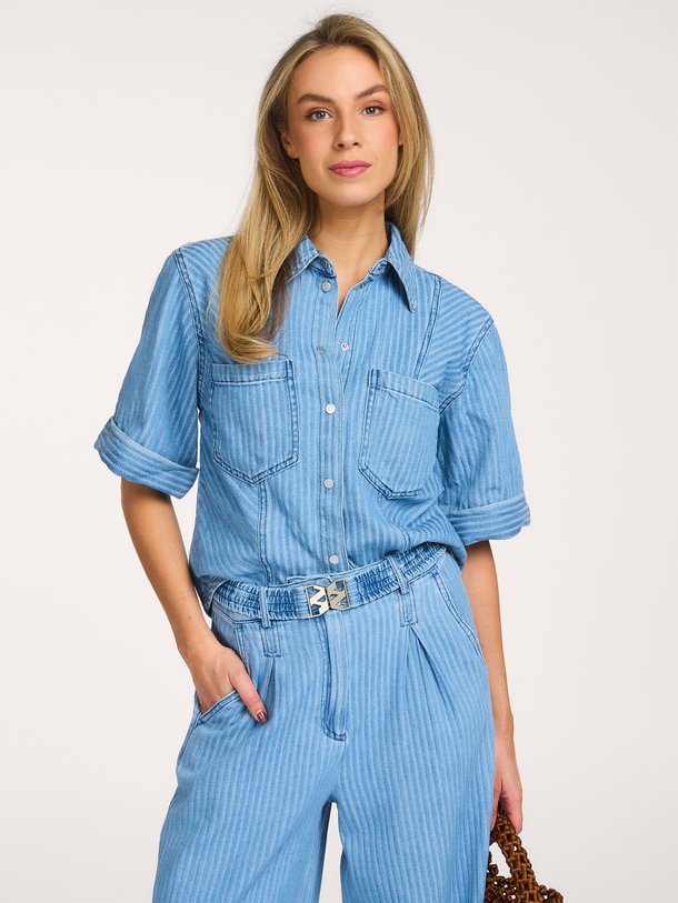 Ontdek de Serene denim blouse van Aaiko in de kleur Blauw bij Orangebag. Op werkdagen voor 21:45 besteld, morgen in huis.