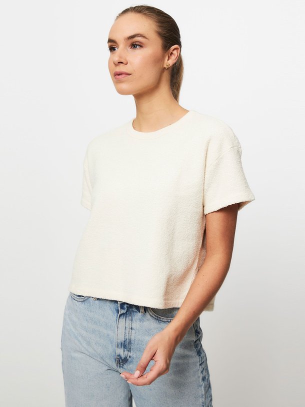 Ontdek de Bobypark katoenen bouclé T-shirt van American Vintage in de kleur ecru bij Orangebag. Op werkdagen voor 21:45 besteld, morgen in huis.