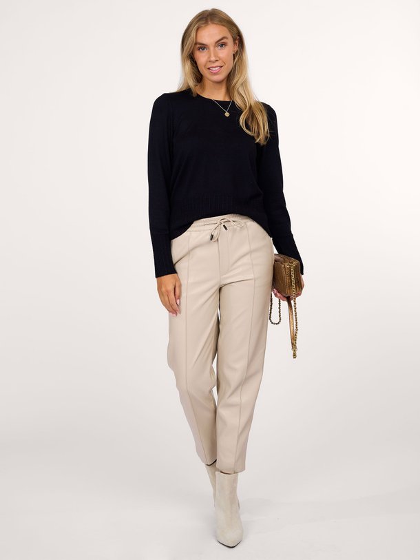 Ontdek de Zurene leatherlook broek van La Fee Maraboutee in de kleur ecru bij Orangebag. Op werkdagen voor 21:45 besteld, morgen in huis.