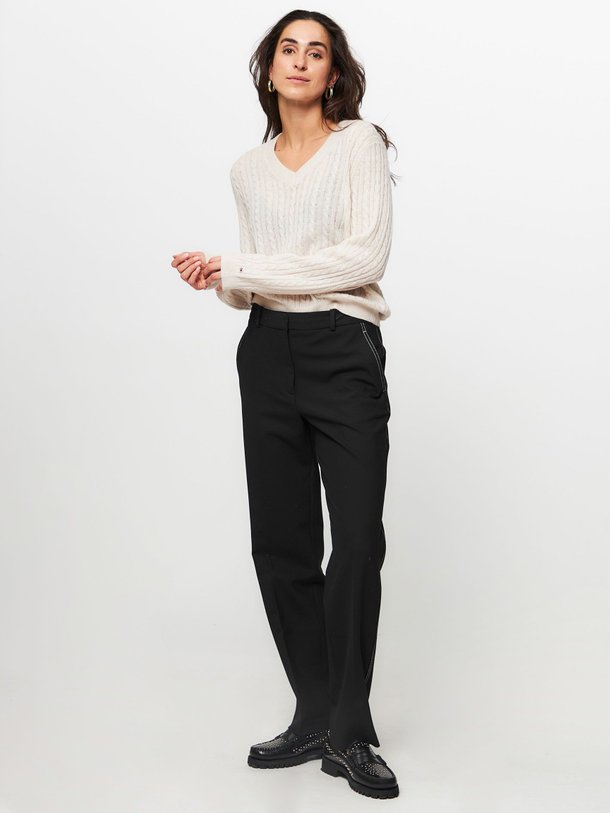 Ontdek de Viscosemix straight fit broek van Tommy Hilfiger in de kleur zwart bij Orangebag. Op werkdagen voor 21:45 besteld, morgen in huis.