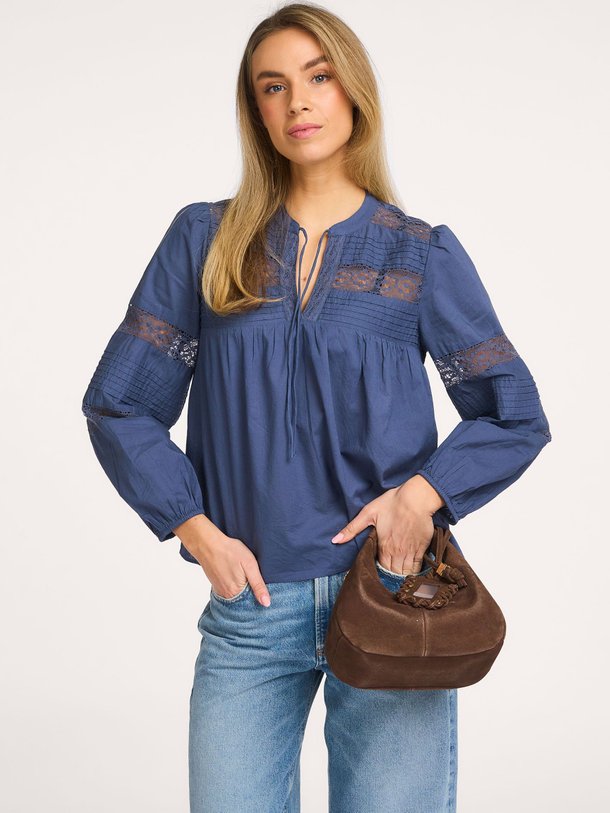 Ontdek de Nami katoenen top van ba&sh in de kleur Blauw bij Orangebag. Op werkdagen voor 21:45 besteld, morgen in huis.