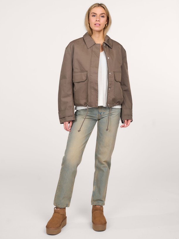 Ontdek de Samarianne mid waist straight cropped jeans van Samsoe Samsoe in de kleur blauwgroen bij Orangebag. Op werkdagen voor 21:45 besteld, morgen in huis.