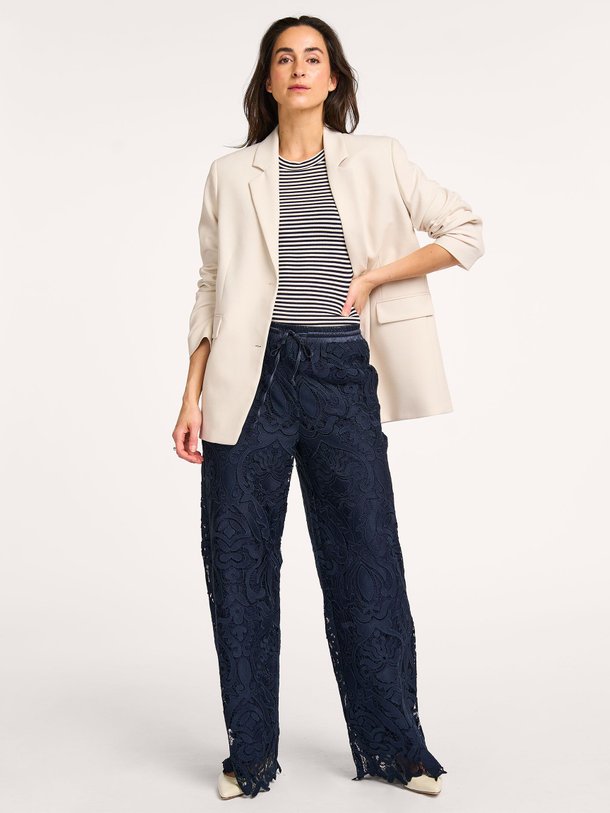 Ontdek de Geweven kanten broek van Summum in de kleur donkerblauw bij Orangebag. Op werkdagen voor 21:45 besteld, morgen in huis.