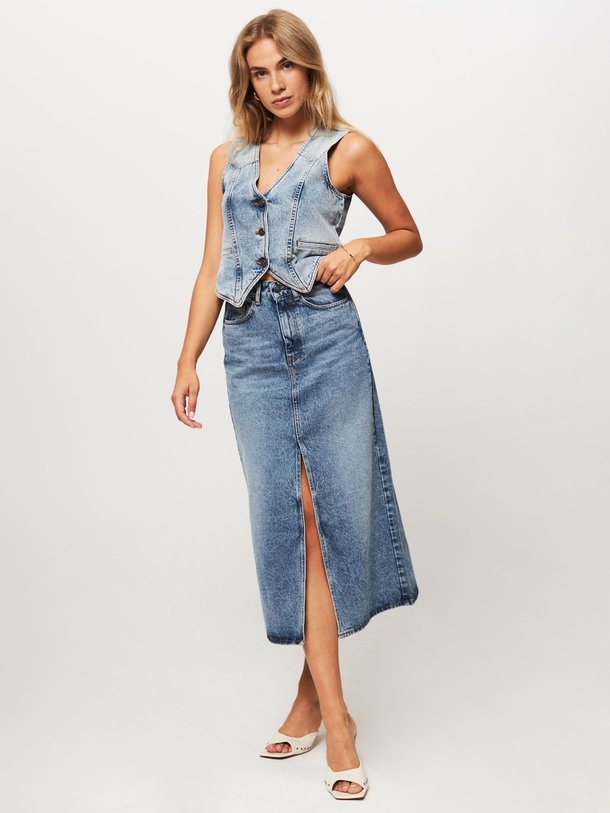 Ontdek de Vika denim rok van Co'Couture in de kleur blauw bij Orangebag. Op werkdagen voor 21:45 besteld, morgen in huis.