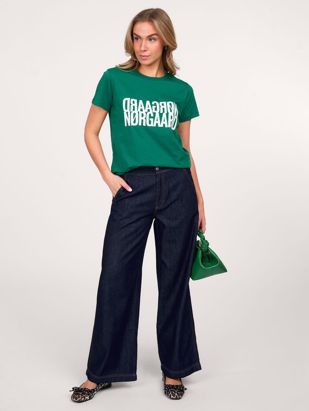 Ontdek de Sotem high waist wide leg jeans van Mads Norgaard in de kleur donkerblauw bij Orangebag. Op werkdagen voor 21:45 besteld, morgen in huis.