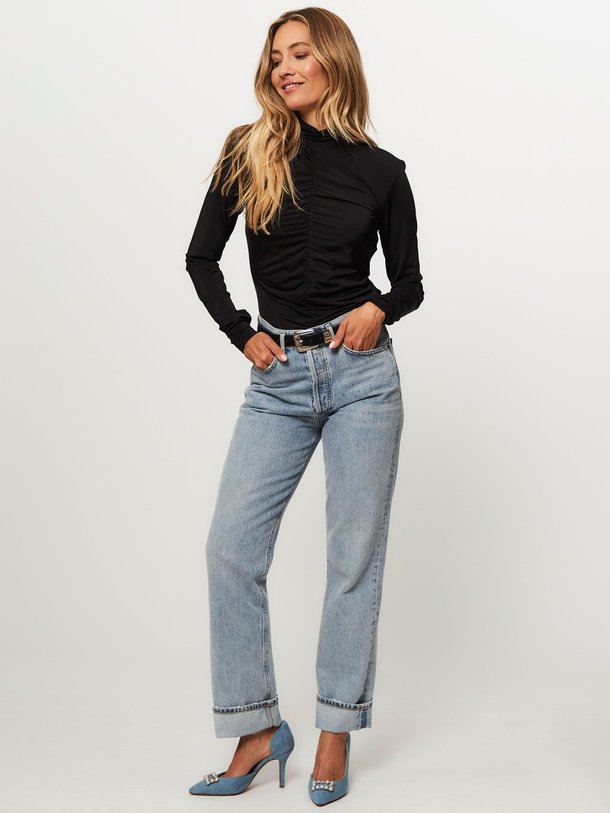 Ontdek de Ly viscosemix top van Gestuz in de kleur zwart bij Orangebag. Op werkdagen voor 21:45 besteld, morgen in huis.